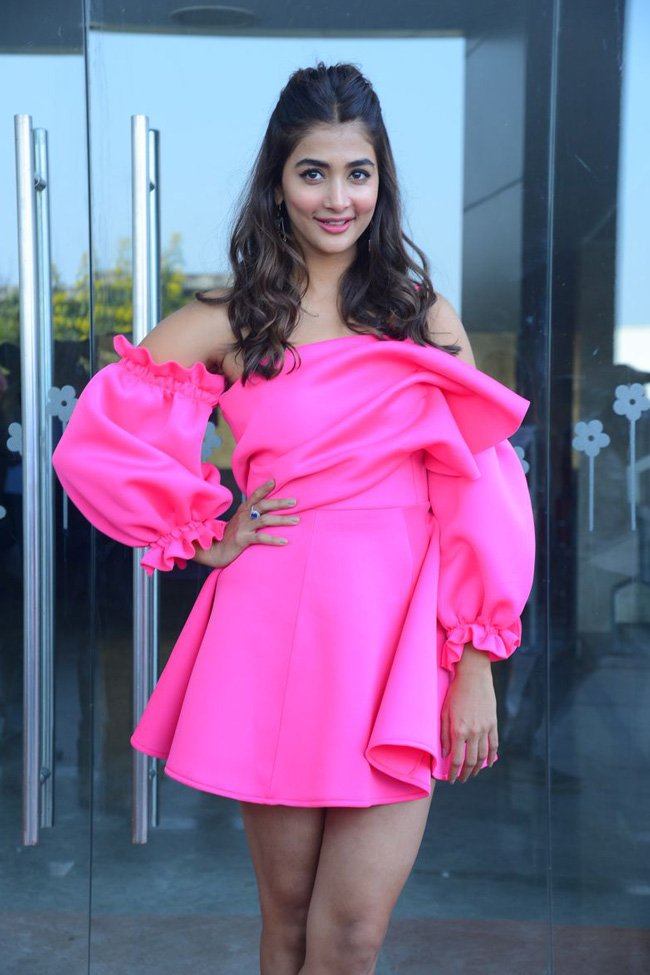 Pooja-Hegde-at-Ala-Vaikunthapurramloo-Movie-Thanks-Meet